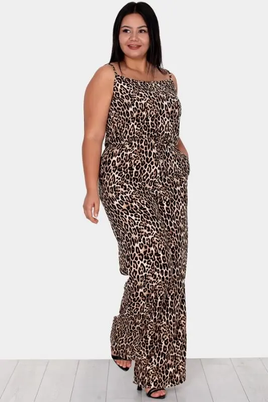 

Женское платье-комбинезон размера плюс для летнего стильного комфорта