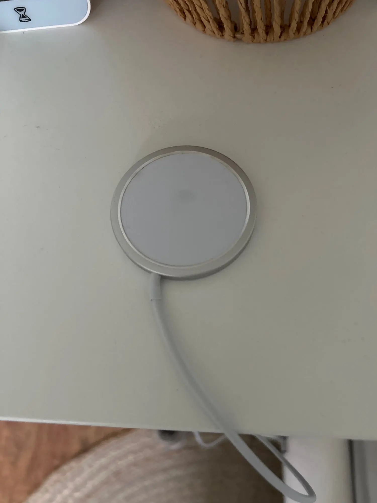 Magnetic Wireless Charger Fast Charging Pad Stand With Type C Cable photo review