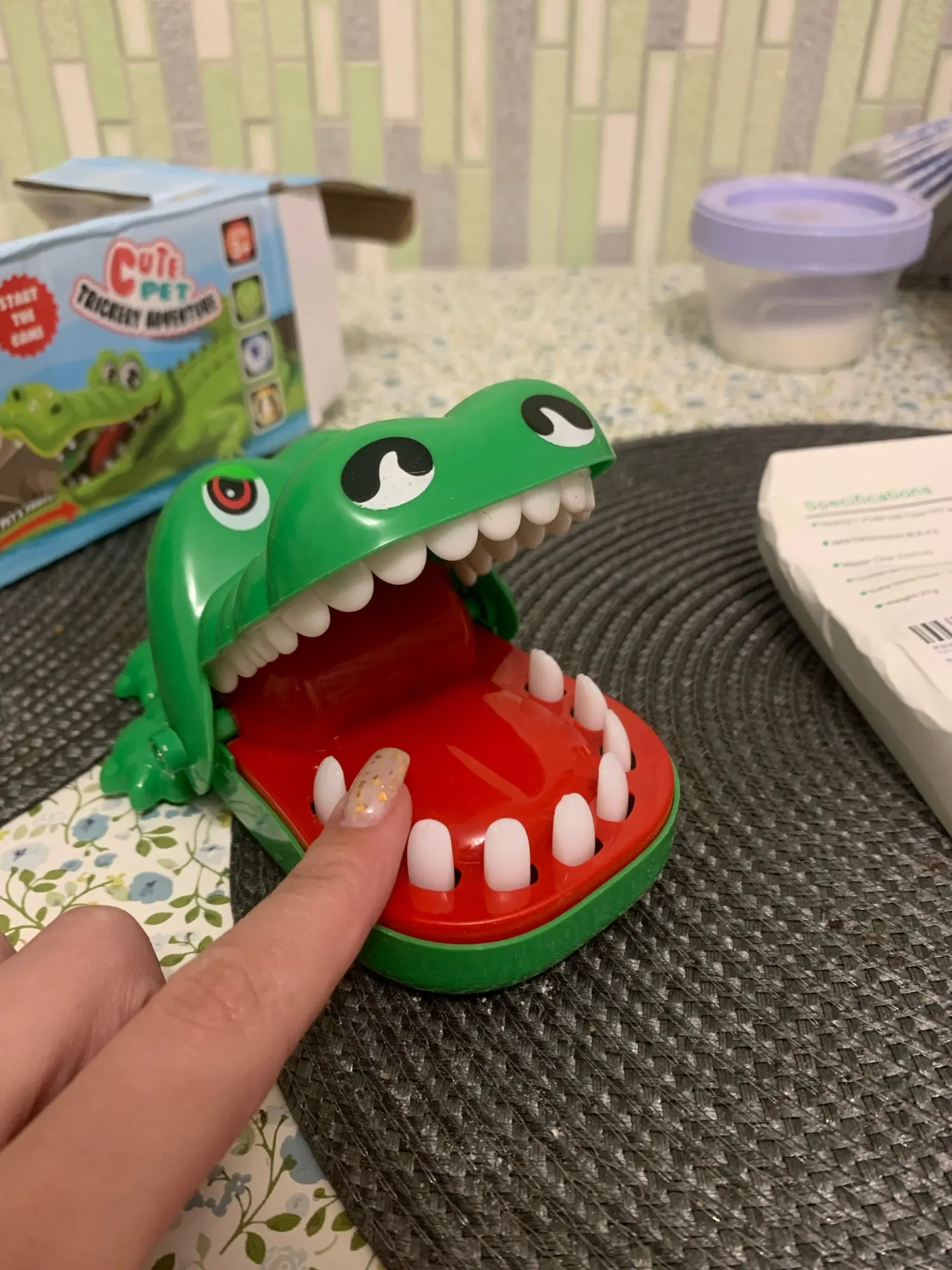 Gioco di giocattoli con denti di coccodrillo per bambini, giochi di dentisti con dita mordenti in coccodrillo giocattoli diverte
