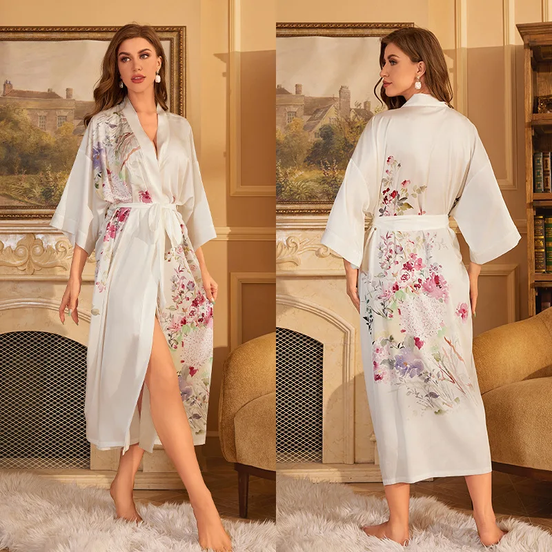 Женские атласные ночные рубашки