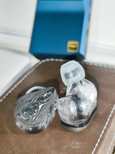 MOONDROP x Crinacle DUSK 2DD+2BA+2Planar インイヤーヘッドフォン MOONDROP x Crinacle DUSK 2DD+2BA+2Planar インイヤーヘッドフォン