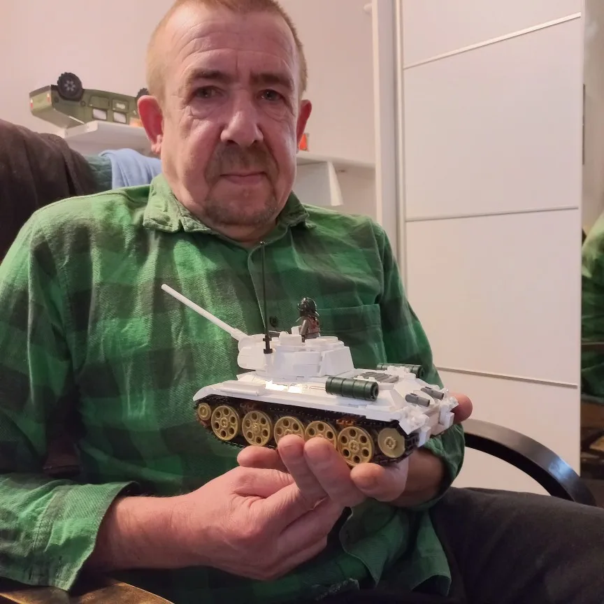 518PCS Soviet Union WW2 Military T34-85 Medium Tank Model Bricks Soldier Figures Building Blocks Sets Educational Toys For Boys photo review