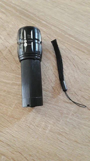 2000LM Zoomable Mini LED Flashlight Torch lamp photo review