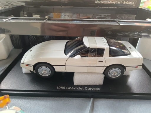 AUTOart 1:18 FOR Corvette C4 1986 alloy Chevrolet car model Metal