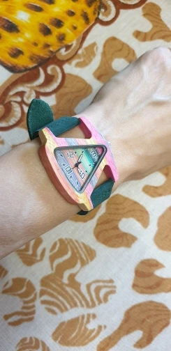 Unique Colored Wooden Watches for Women, Creative Triangle Dial, Quartz, Leather, Wrist photo review