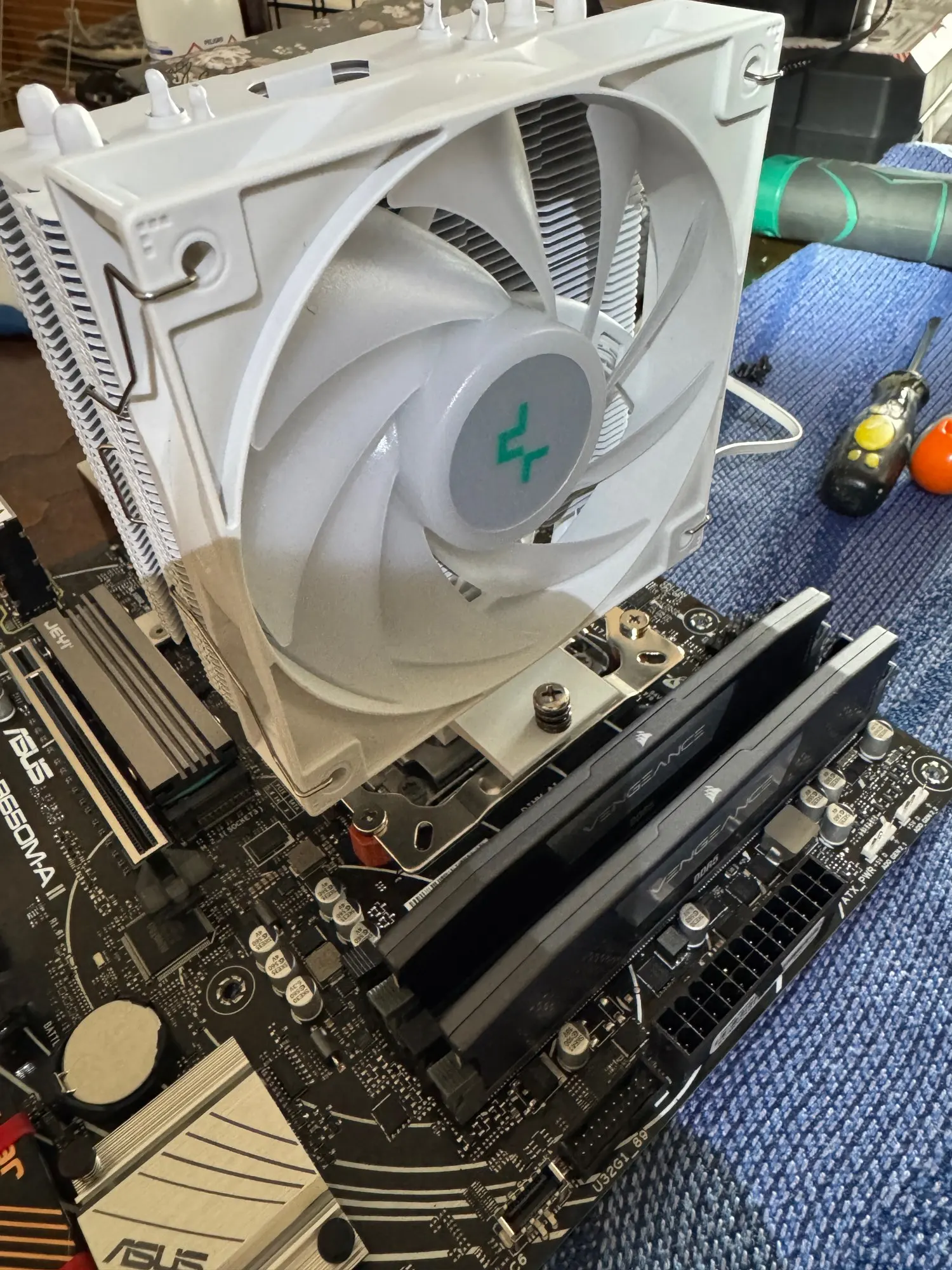 DEEPCOOL AG400 4 tubos de calor CPU enfriador refrigerado por aire ARGB PWM TDP 220W radiador de CPU para LGA1700 1200 115X 1151 1155 AMD AM4 AM5 photo review