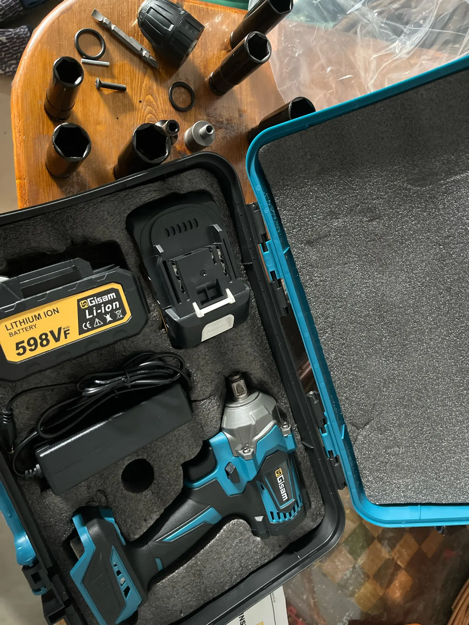 Gismis-llave de impacto eléctrica sin escobillas, Torque de 1200N.M, destornillador inalámbrico de 1/2 pulgadas, herramienta eléctrica para Pin de batería Makita de 18V photo review