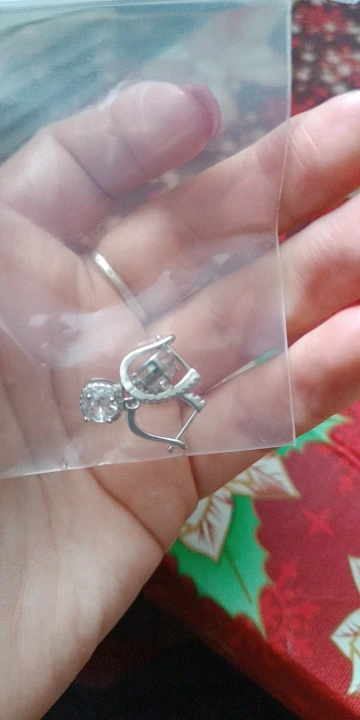 2CT Moissanite Huggie Hoop Earring photo review