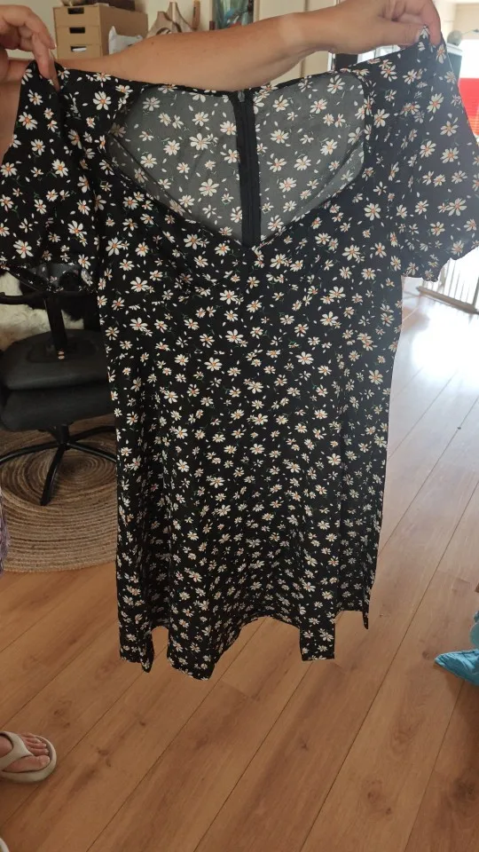 Women's Floral Print V-Neck Puff Sleeve Dress photo review