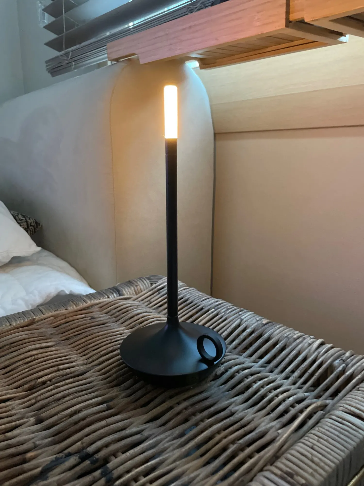 LED USB Rechargeable Table Lamp, Touch Switch, Perfect for Bedside Decoration, Bar Atmosphere, and Residential Elegance photo review
