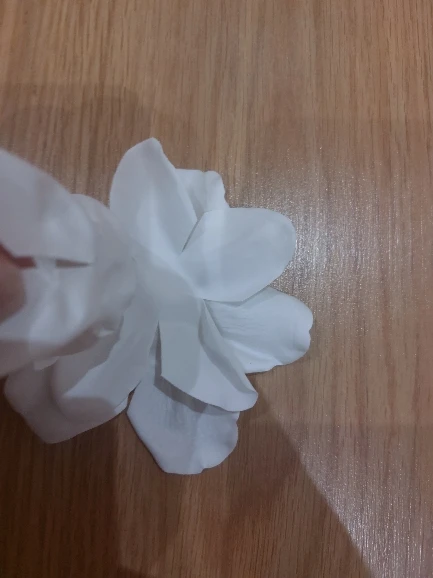 81pcs Three-Layer No Flower Base Rose Flowers Heads Decor gift Box Essential Wedding Bouquet Valentine'S Day Artificial Flower photo review