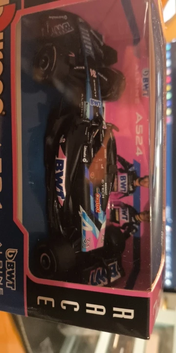 Bburago 1:43 Ferrari SF24 F1 Modelo de coche 2024 Temporada 16 # Leclerc 55 # Regalo de juguete de carreras de fórmula fundido a presión de vehículo de lujo de aleación Sainz photo review