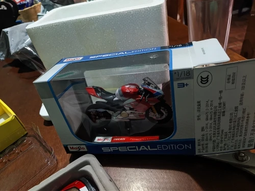 Maisto Ducati Panigale V4 S Corse 1:18 Scale Alloy Motorcycle Diecast Model Collectible Grade Gift Toy photo review