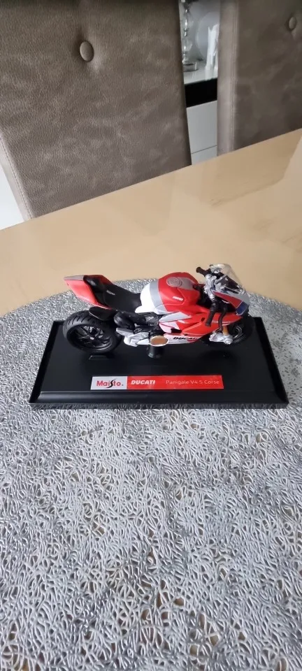 Maisto Ducati Panigale V4 S Corse 1:18 Scale Alloy Motorcycle Diecast Model Collectible Grade Gift Toy photo review