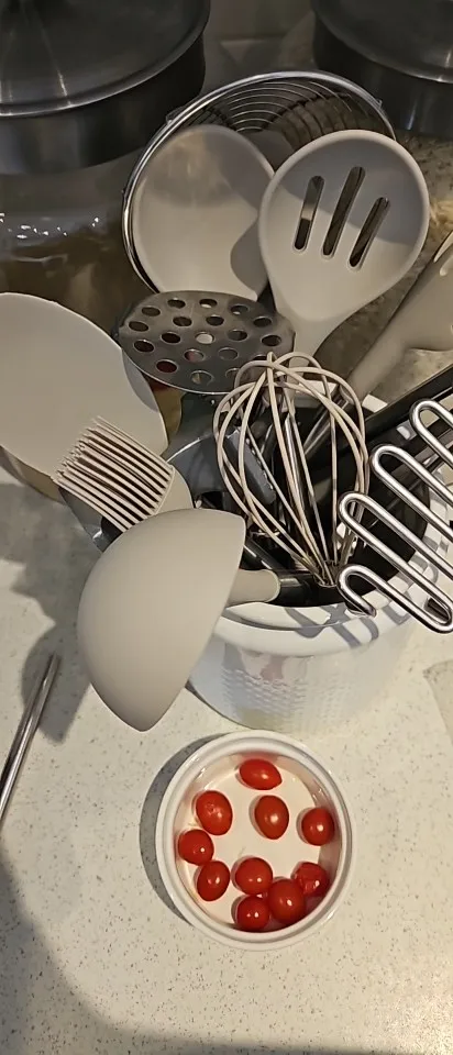 Silicone Pro 13: Complete Kitchen Utensil Set with Stainless Steel Handles and Storage Bucket photo review