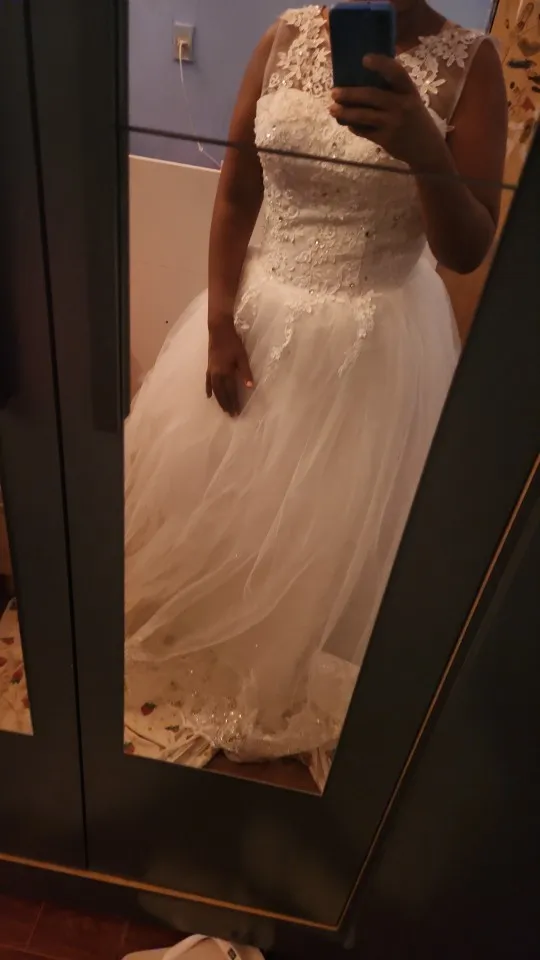 It's YiiYa New V-neck Wedding Dresses Simple Off White Sequined Cheap Wedding Gown De Novia HS288 photo review