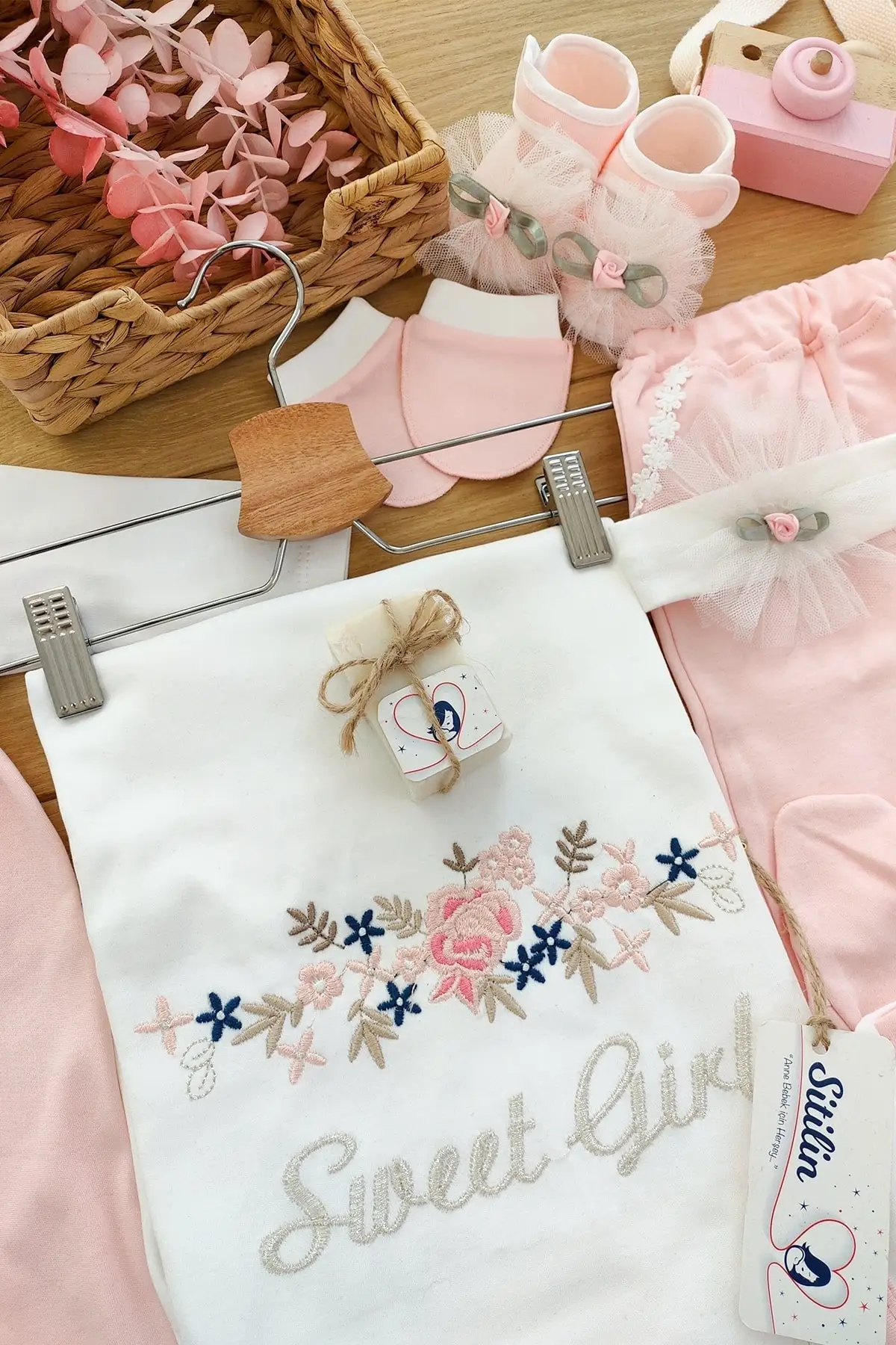 

Baby Girl Pink 10 Pieces Hospital Outlet Natural Embroidered Set 100% Cotton Baby Clothing 0-3 months