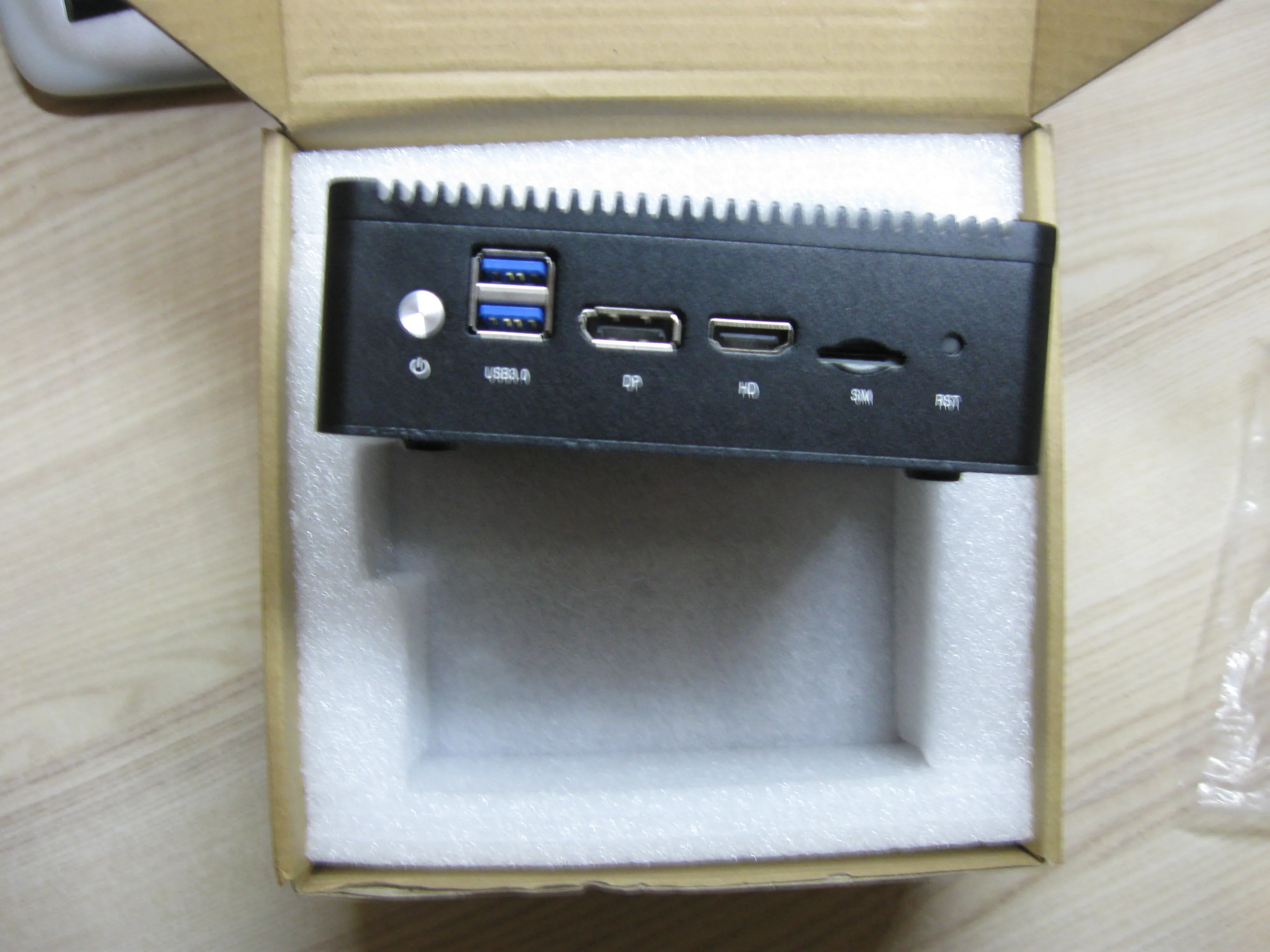 XCY Fanless Mini PC Intel Celeron J4125 N4000 4x 2.5GbE LAN Ports Firewall Router Support Pfsense Windows Linux