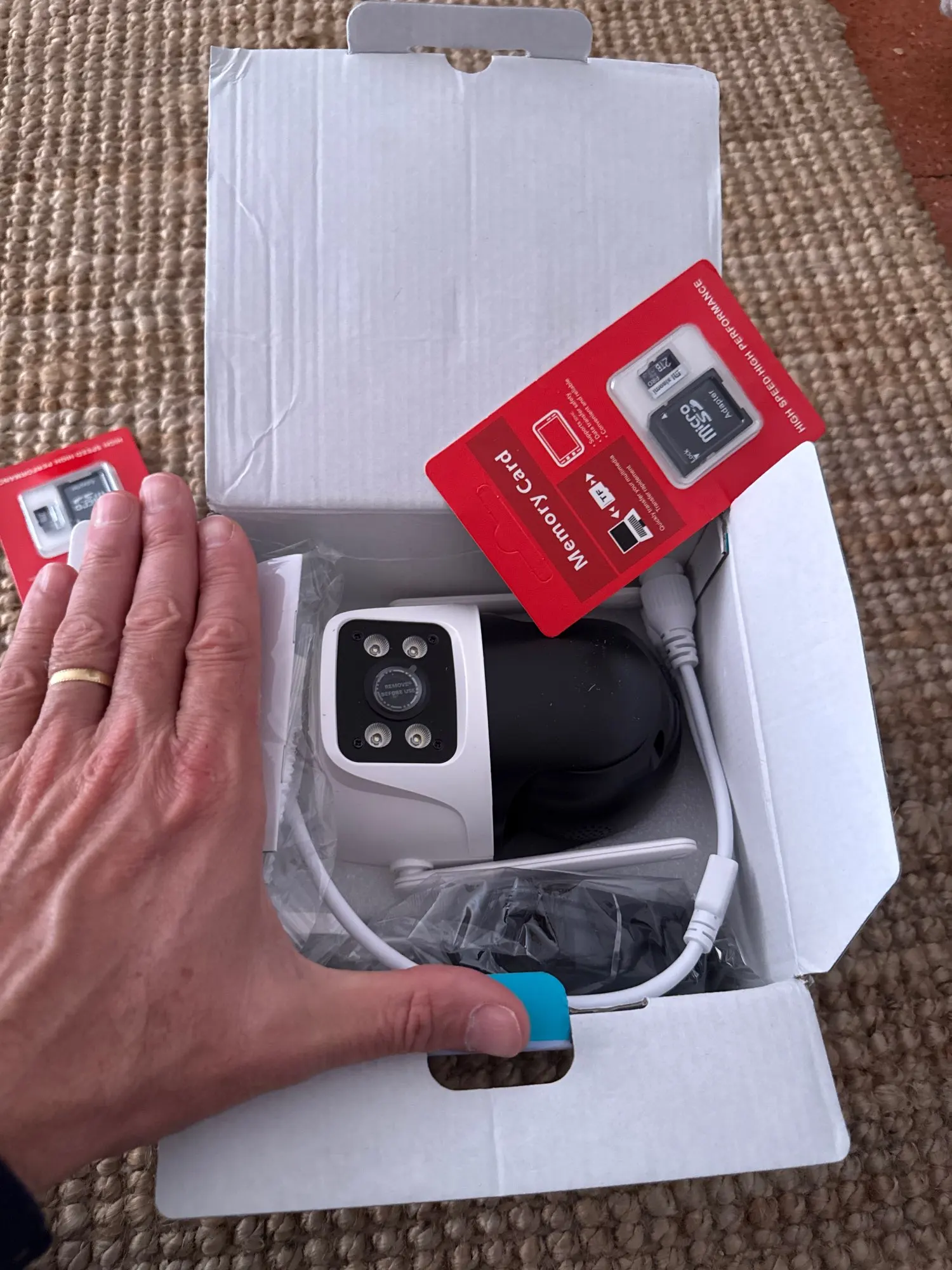 Caméra WiFi 360° extérieure 8MP 4K – Double objectif PTZ, détection humaine, vision nocturne, IP66 étanche photo review
