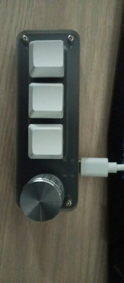 Mini Macro Mechanical Keyboard RGB with 3 Photoshop Keys photo review