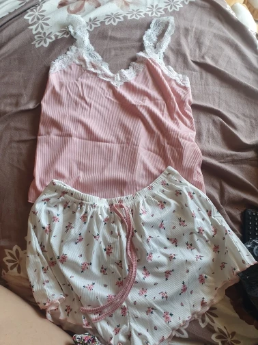 Luxe Lace V-Neck Pajama Set for Cozy Autumn Nights photo review