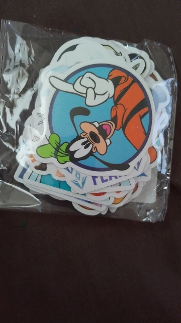 Disney-pegatinas de dibujos animados para decoración de equipaje, pegatinas de grafiti para ordenador portátil, fundas de teléfono, Juguetes DIY, 100 piezas photo review