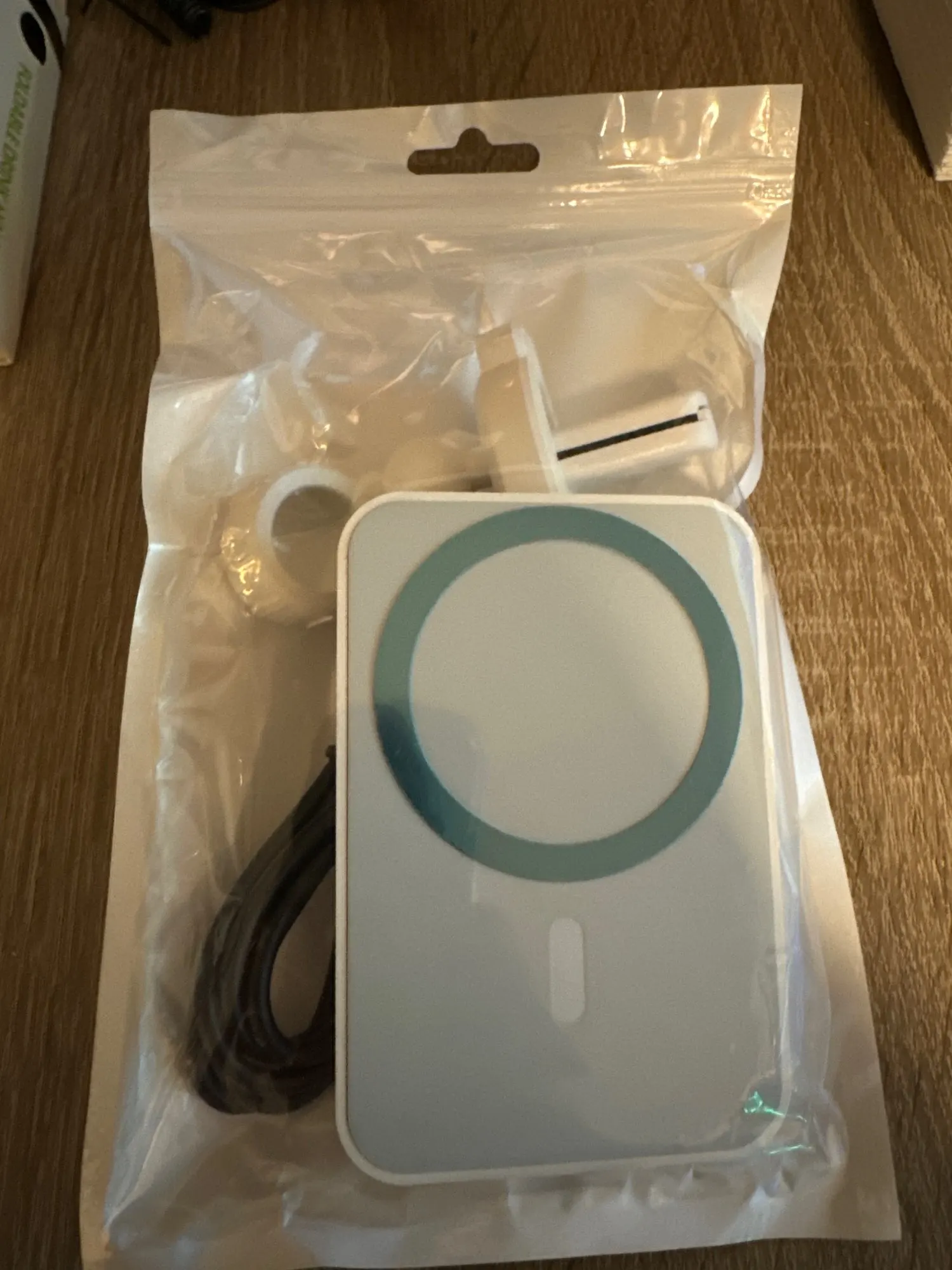 CAR SMART WIRELESS MAGNETIC CAR CHARGER (APPLE IPHONE 12,13,14)