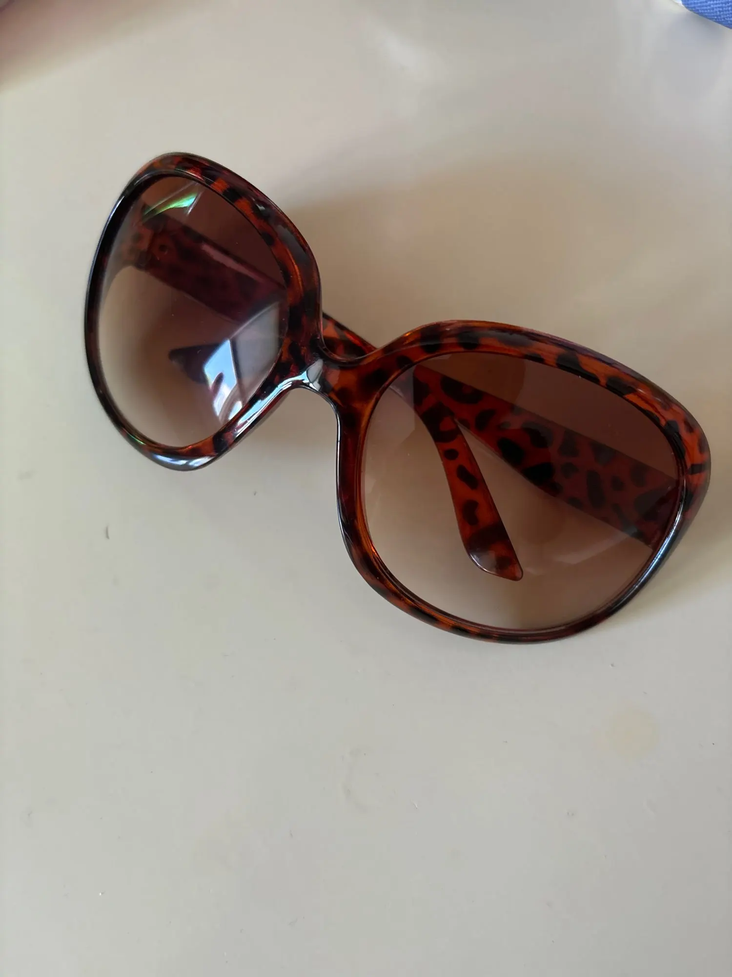 Retro Oval Sunglasses - Classic Women's Fashion Eyewear photo review