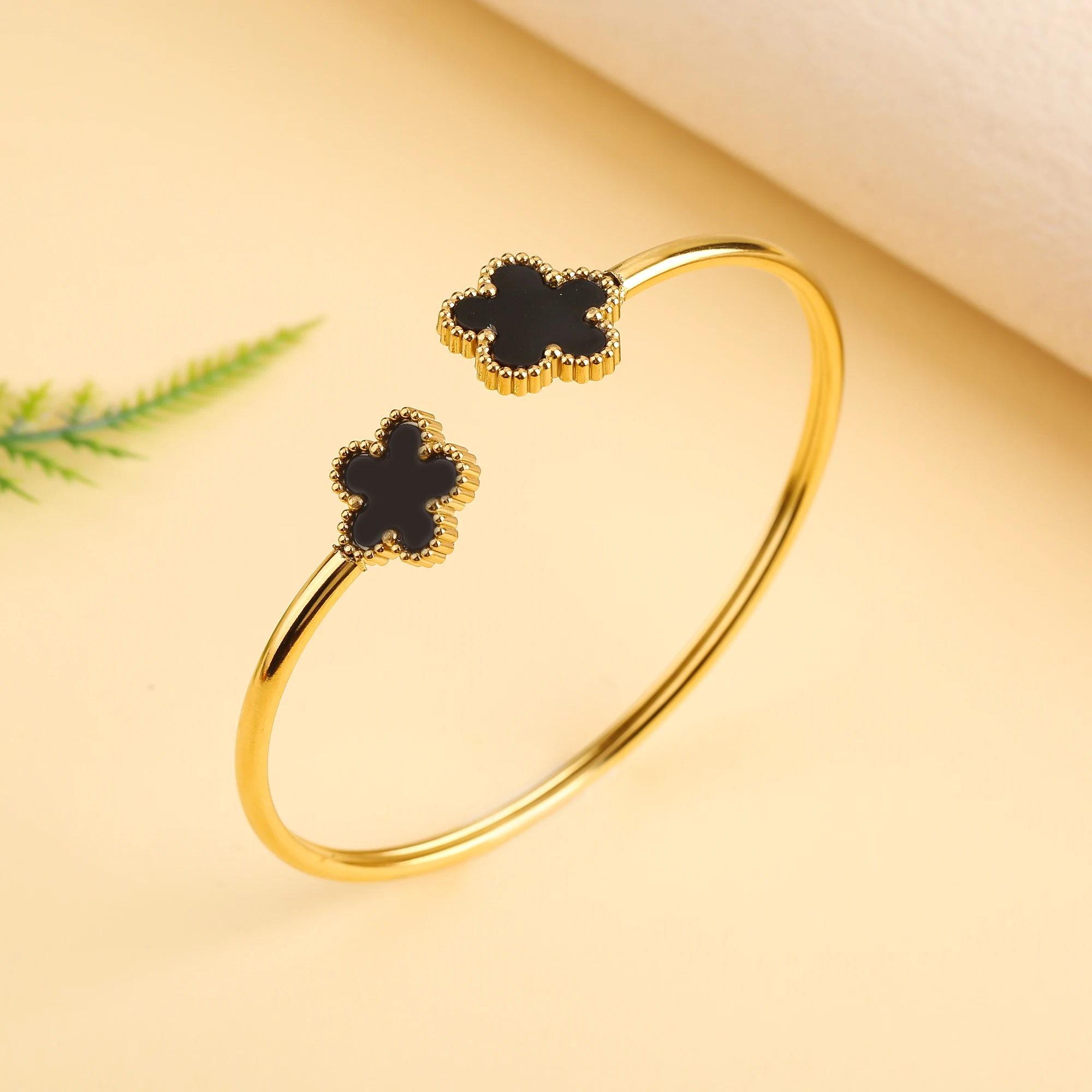 Classic luxury hot sale five-leaf flower stainless steel open bangle Lucky grass bangle Girl Girl anniversary wedding jewelry Cl 3