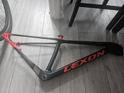 カーボンロードバイクLexon VISR Carbon 2024 カーボンファイバー