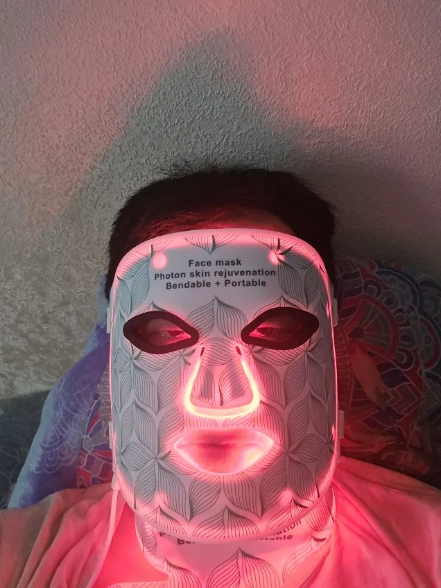 GlowSkin 8-in-1 LED Gesichts- & Halsmaske – Anti-Aging & Hautpflege Revolution photo review