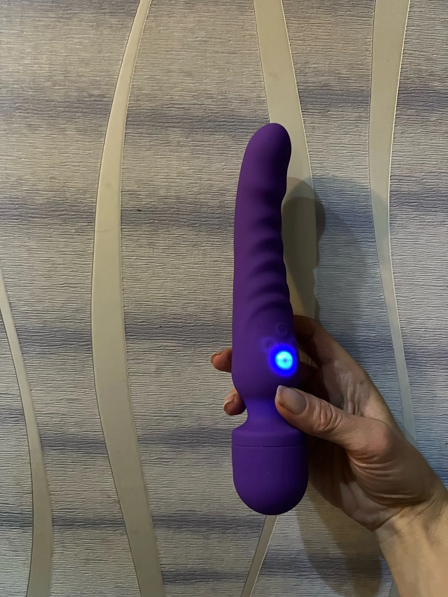 Iris Powerful Hand Held Personal Warm Wand Massager Vibrator