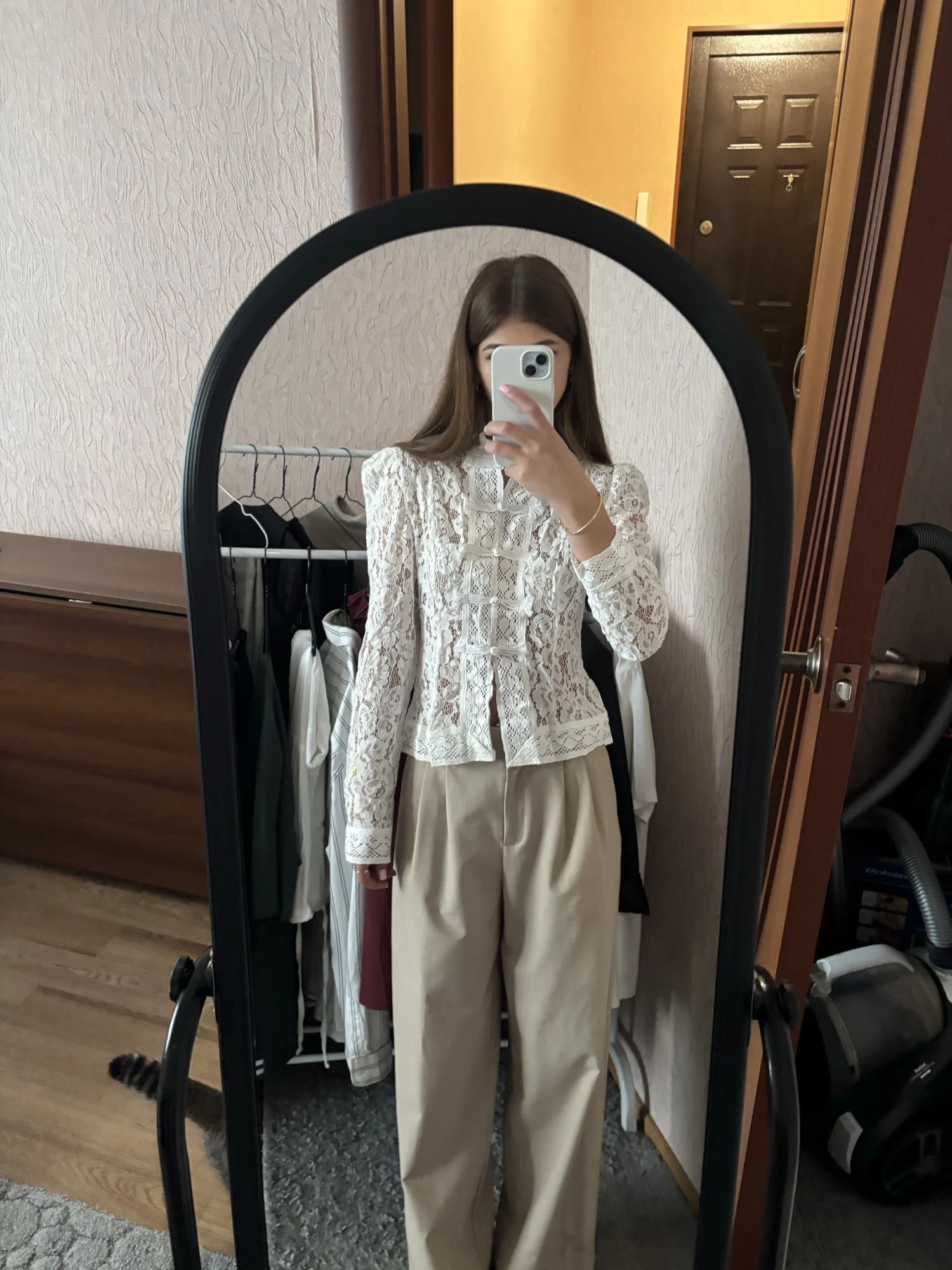 Women's Elegant Embroidery Puff Sleeve Lace Blouse photo review