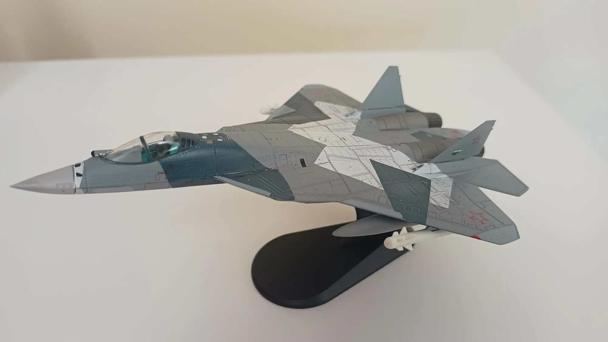 Diecast Metal Alloy 1/100 Scale Russian Su 57 SU57 Fighter Airplane Aircraft Replica Model Su-57 Plane Model Toy For Collection photo review