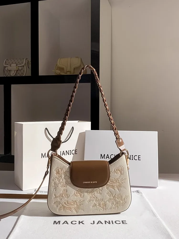 تقديم حقيبة كتف مزينة بالزهور لعام 2025، مصممة بجو...