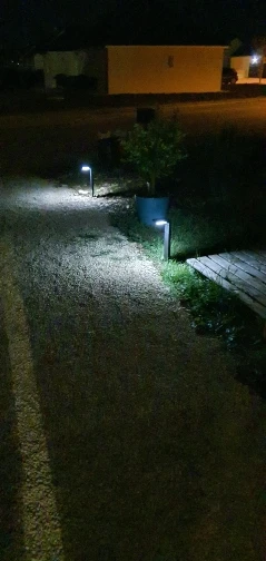 Borne solaire LED puissante design moderne