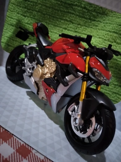 Maisto Ducati Panigale V4 S Corse 1:18 Scale Alloy Motorcycle Diecast Model Collectible Grade Gift Toy photo review
