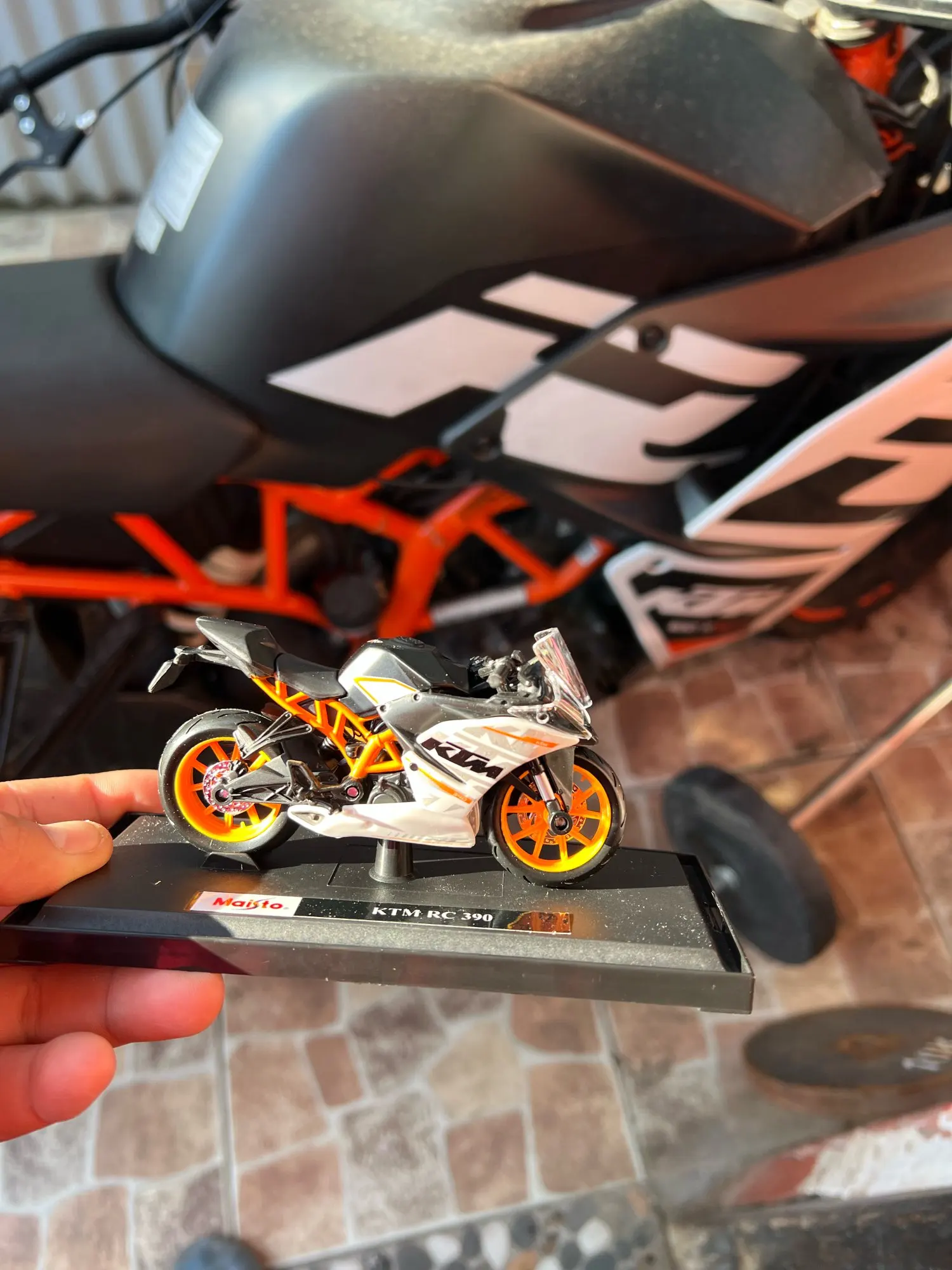Maisto 1:18 KTM RC 390 690 640 Duke 450 