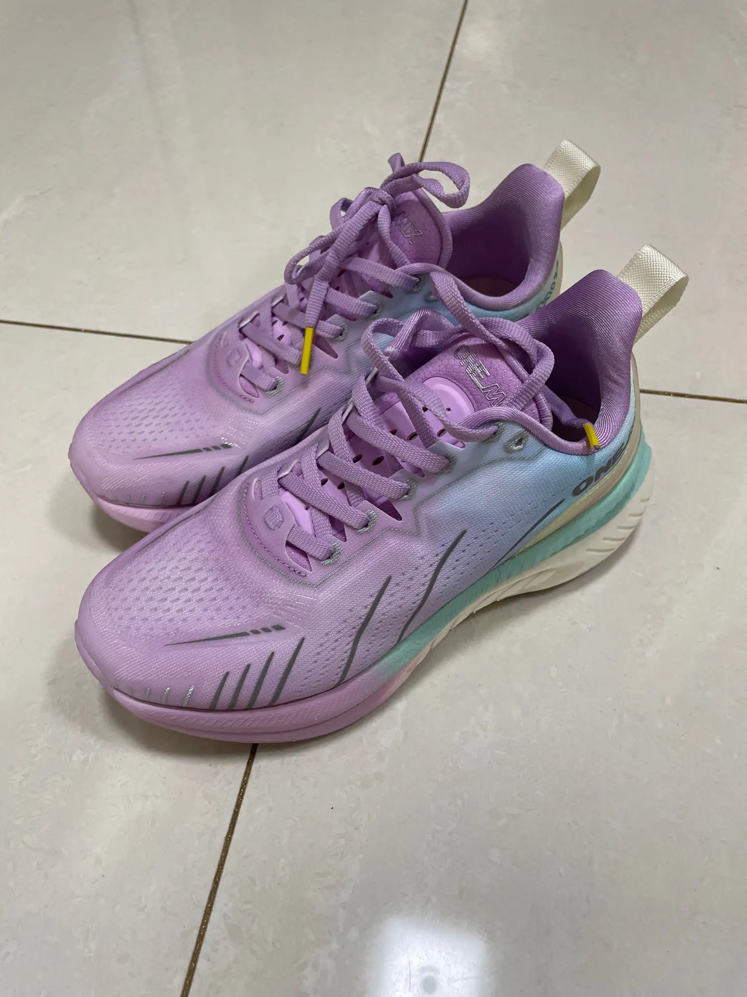 ONEMIX Weiß Straße Laufschuhe für Männer Air Kissen Outdoor Sport Schuhe Männlichen Trainer Sommer Jogging Schuhe Frauen Schuhe photo review