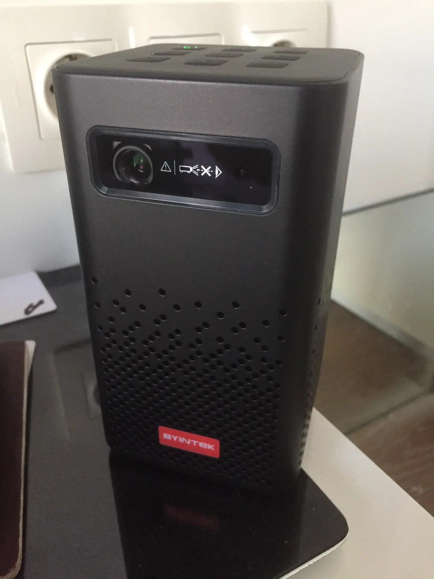 Portable Home Theater Mini 3D Projector 4K Display photo review