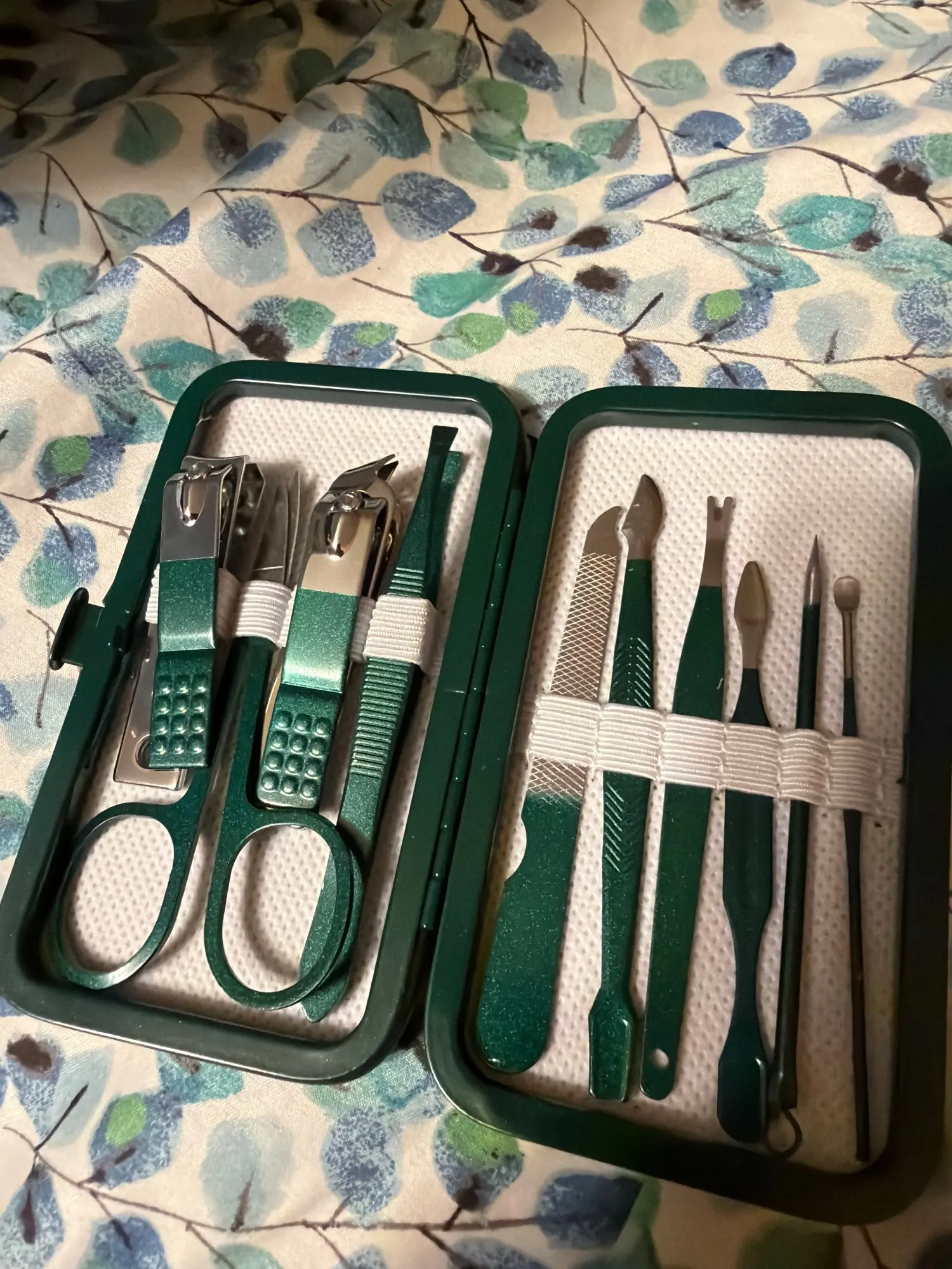 Professional 7-18 Piece Nail Care Kit Stainless Steel Manicure & Pedicure Set with Travel Case for On-the-Go Grooming photo review