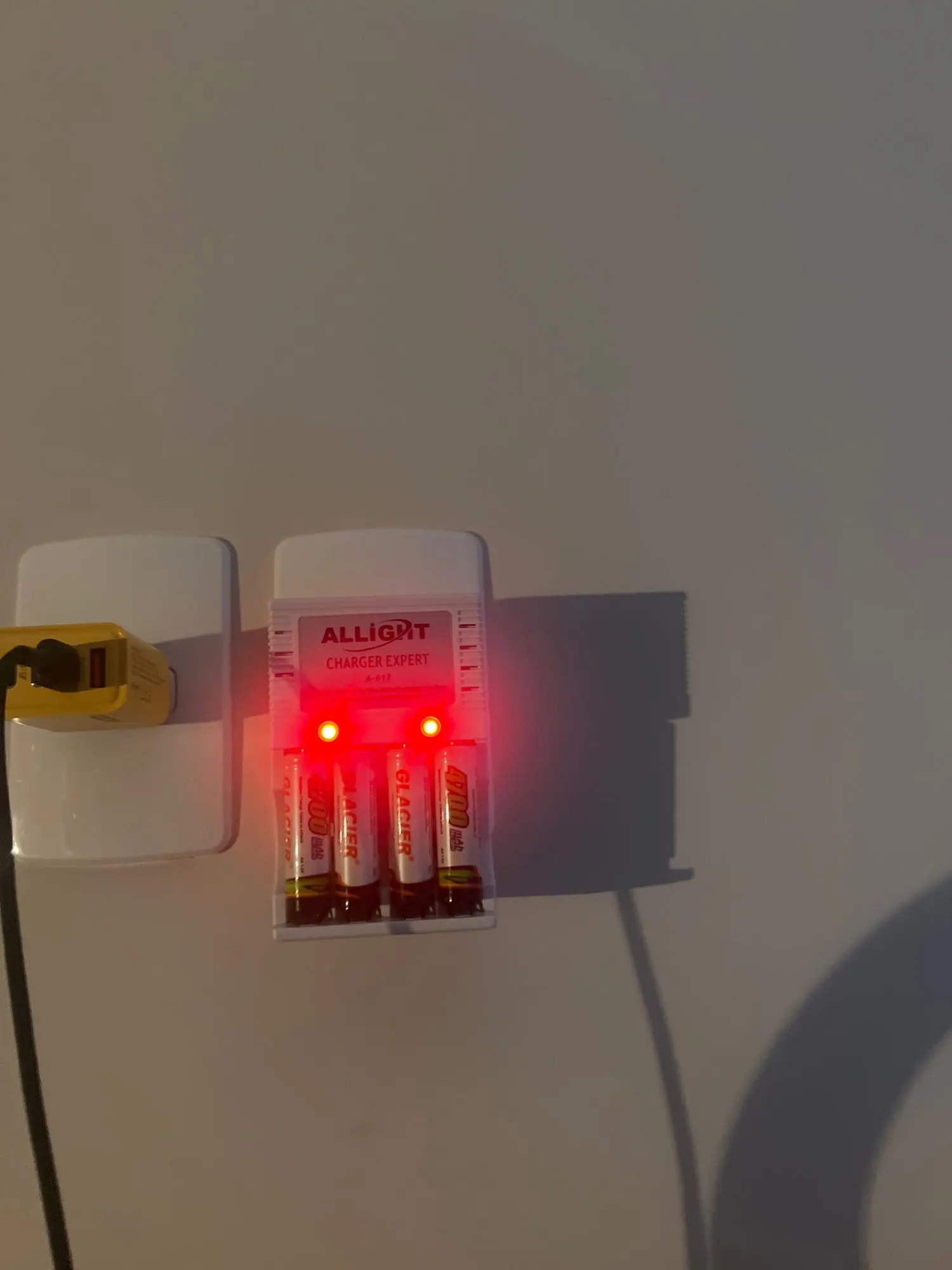 Kit Carregador De Pilhas E Pilhas Recarregáveis AA AAA - Neverdie Store photo review