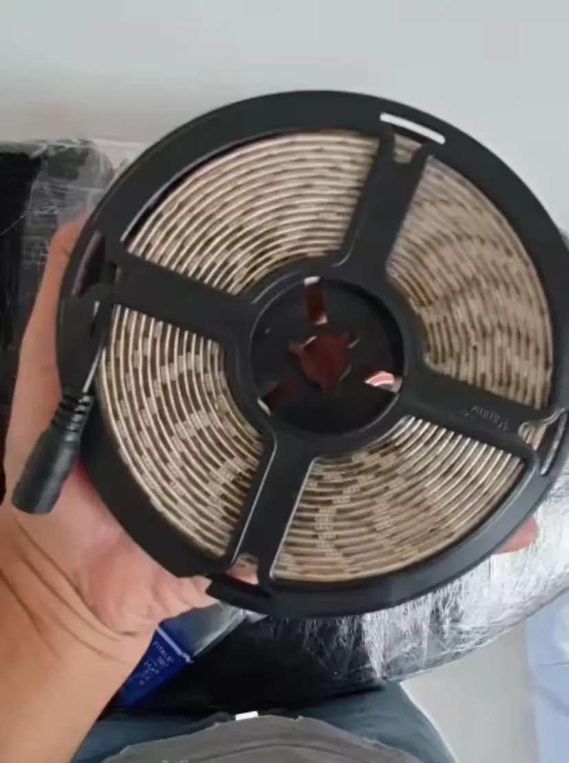 Fita Tira De Led 5050 5m Leds A Prova D'agua Branco Quente com silicone (Sem Fonte) photo review