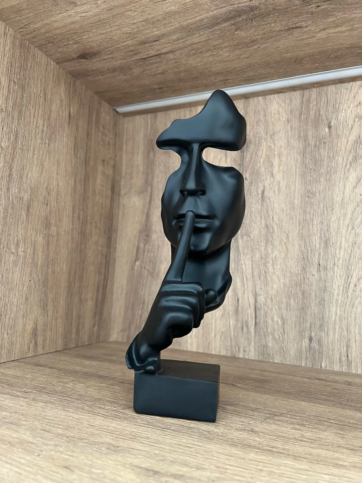 Silent Contemplation, Retro Resin Thinker Statue - Timeless Home and Office Décor Accentuating Abstract Thought photo review