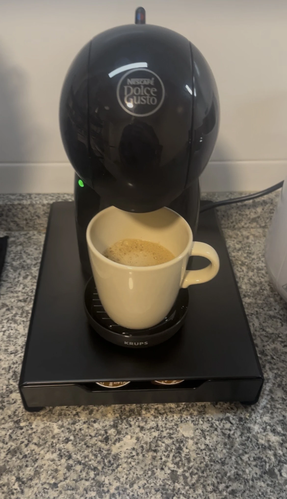 Cafetera Dolce Gusto KRUPS Piccolo XS NEGRA -ROJO -GRIS （ Colores enviados al azar ）Máquina de café en cápsulas photo review