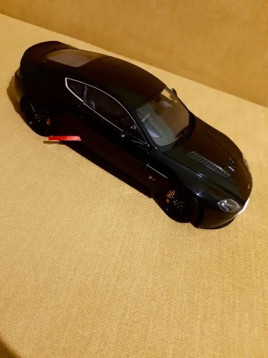 Autoart 1/18 Aston Martin V12 Vantage S 2015-2018 sports car model