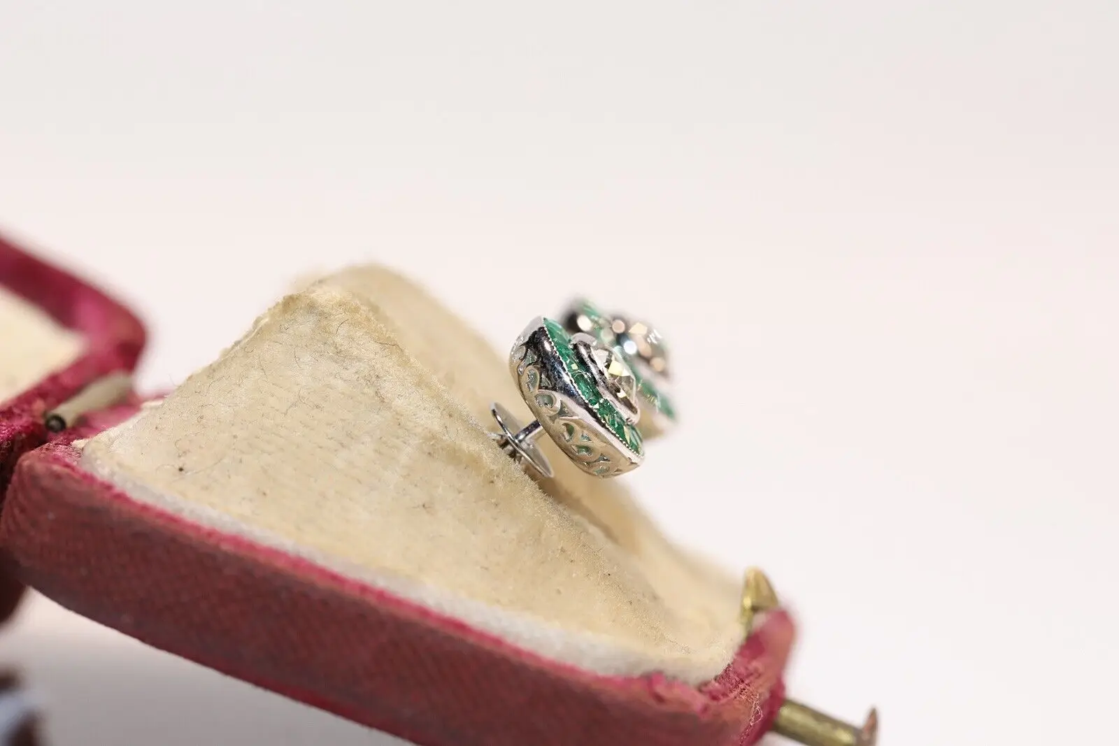 Рисунок 6 - Серьги из 18-каратного золота с