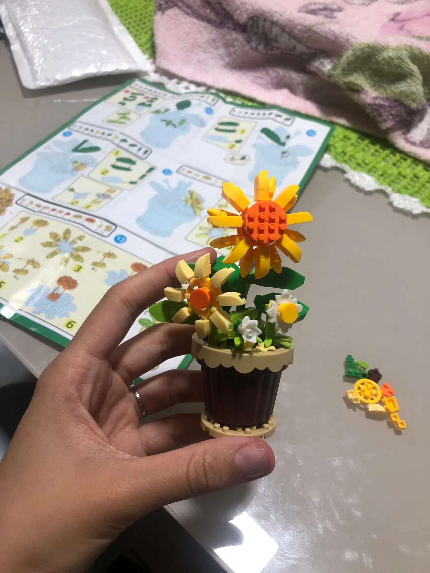 1PC Mini Succulent Flower Pot Building Blocks Simulation Flower Assembling Brick Model Kids Toys photo review