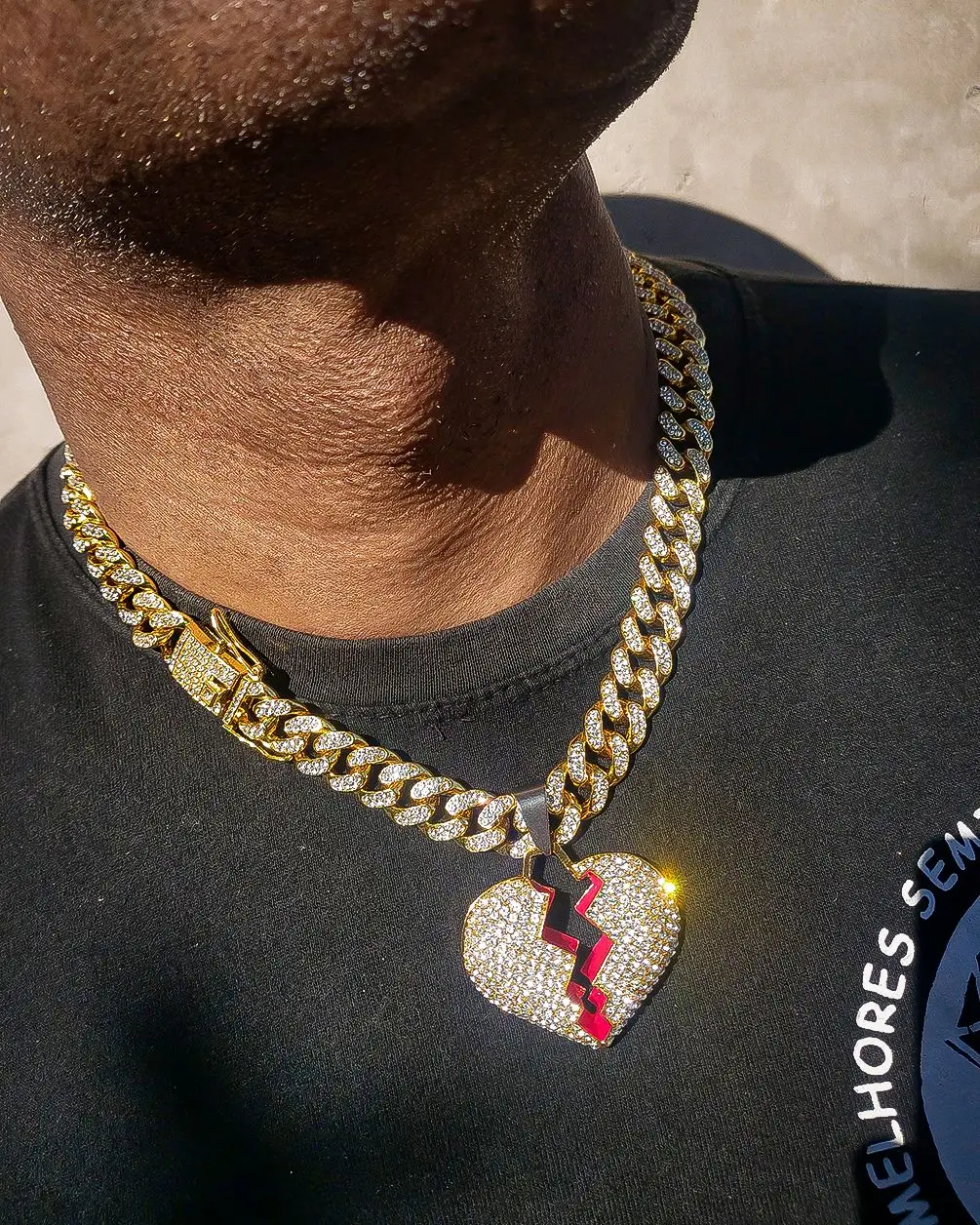 Corrente cravejada com pingente coração partido ice trap hip hop