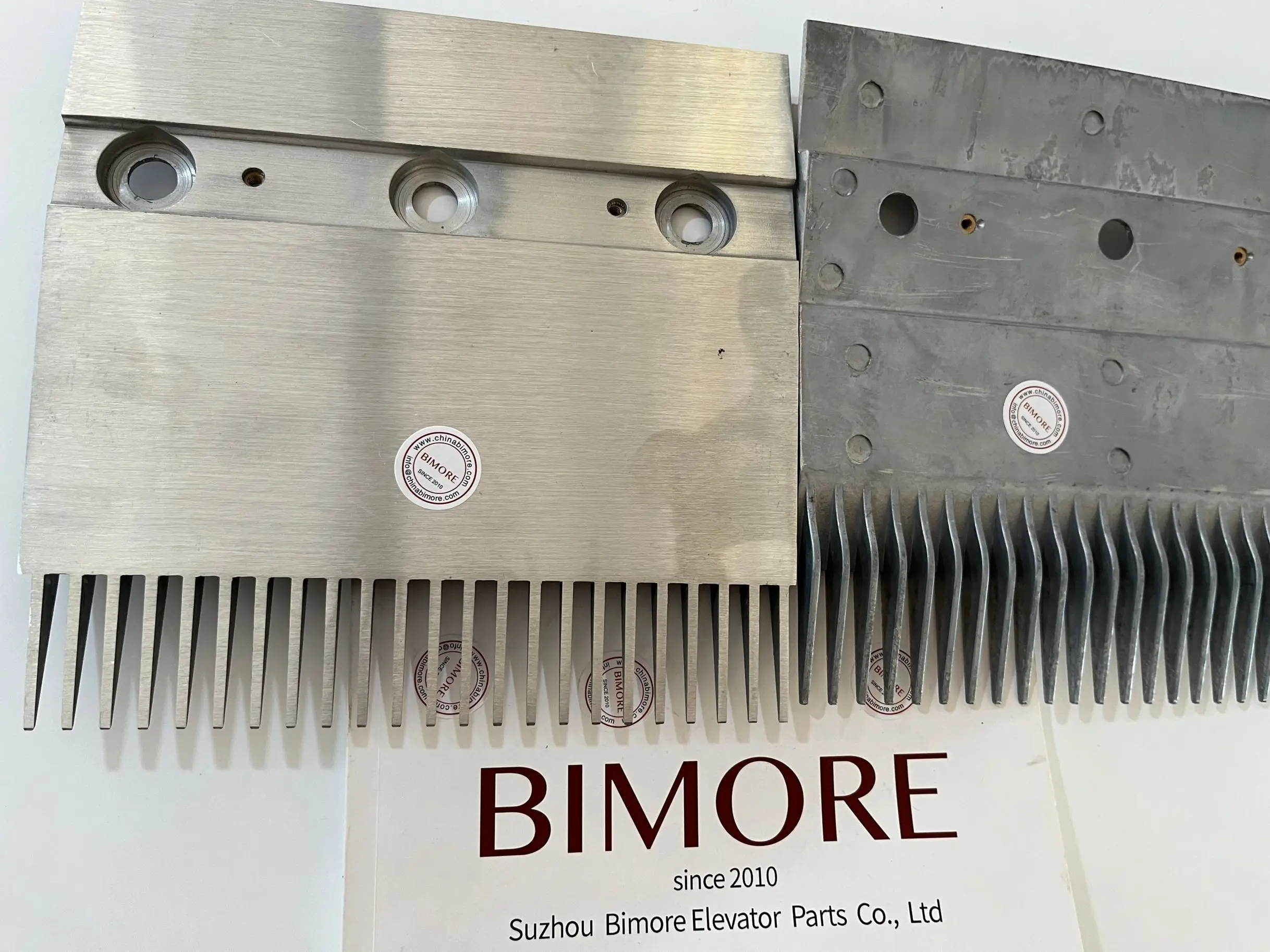 COMB D7 KM5236483H01 Escalator Step Comb L207mm W207mm Hole Space 77mm 23T CTR